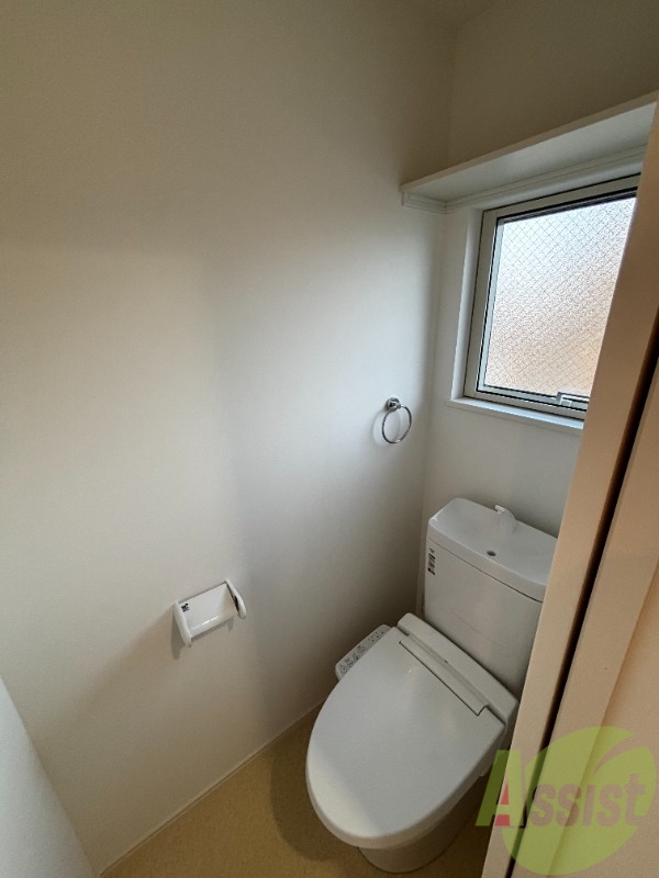 トイレ　トイレはウォシュレット機能付きです。安心して使用できますね。