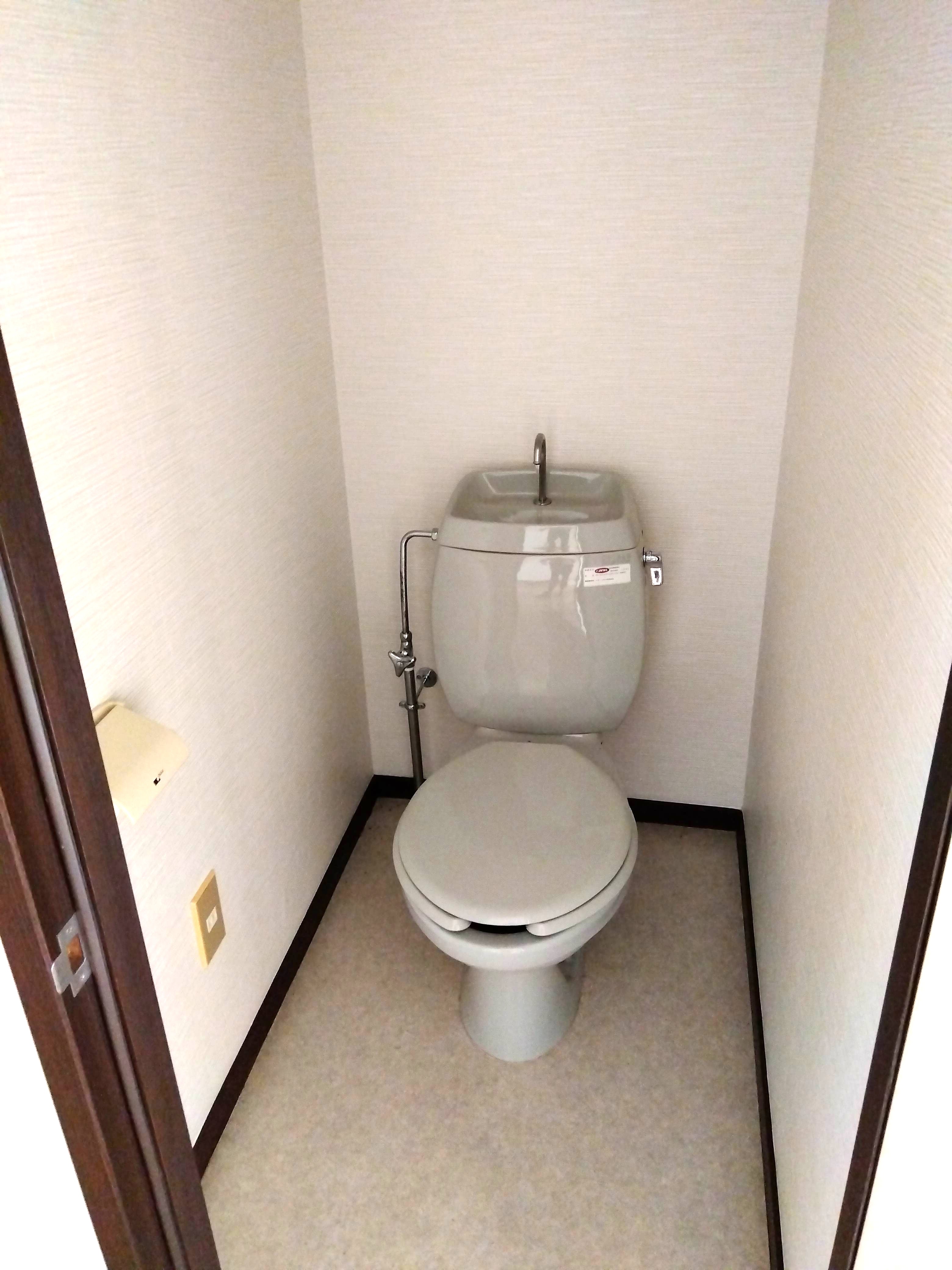 トイレ　セパレートタイプの浴室です