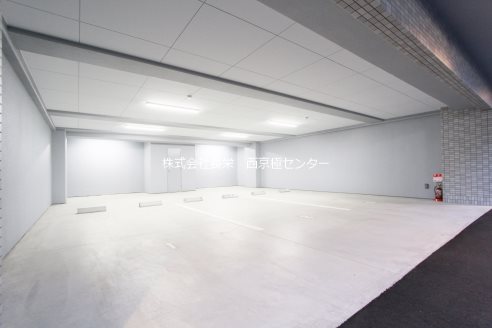 駐車場　屋内駐車場★