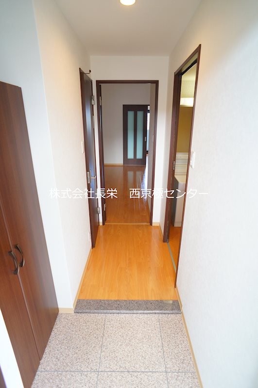 玄関　※同タイプ506号室の参考写真です★（実際のお部屋とは異な