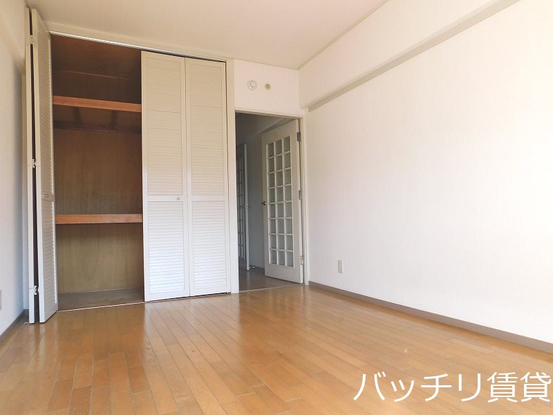 居室・リビング　同物件の別部屋になります。現況を優先致します。
