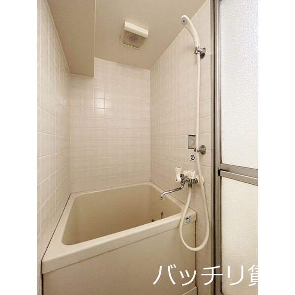 バス・シャワールーム　同物件の別部屋になります。現況を優先致します。