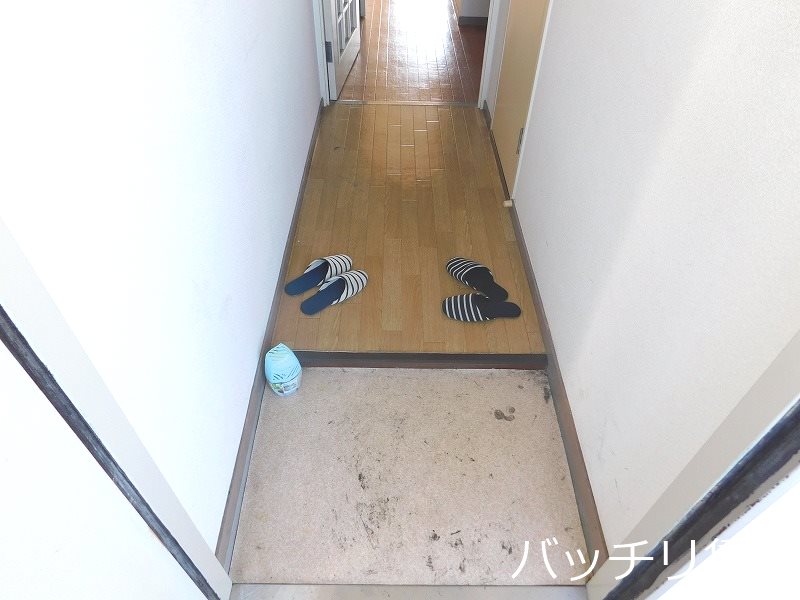 玄関　同物件の別部屋になります。現況を優先致します。