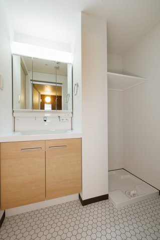 洗面設備　※写真は同タイプ住戸です。