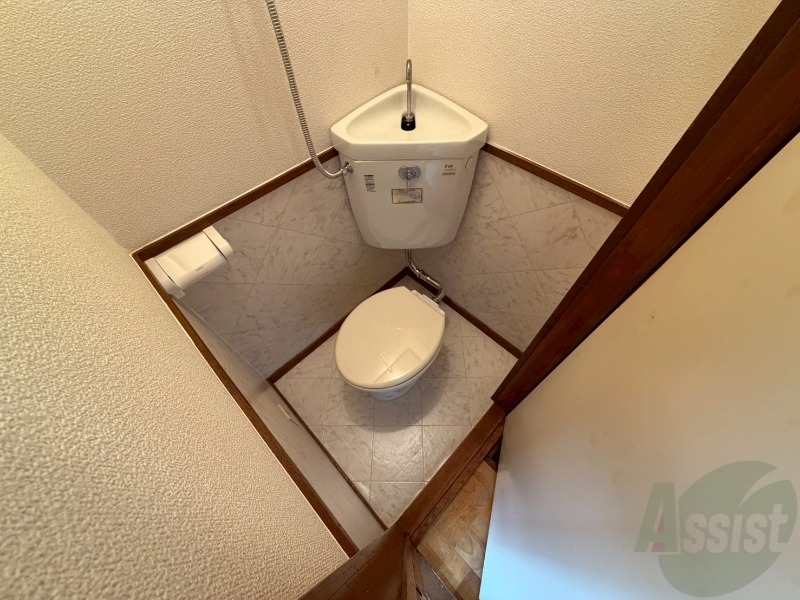 トイレ　こちらはトイレです。清潔感があり、安心して使用できます。