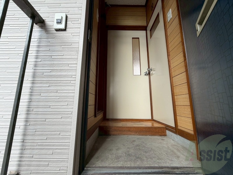 玄関　玄関の様子です。明るい印象ですね。気分もあがりそう。