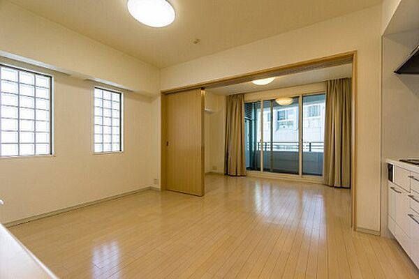 居室・リビング　※別部屋の参考写真です。