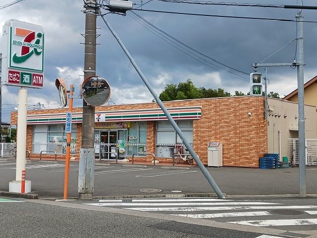 コンビニ　セブンイレブン（コンビニ）まで50m
