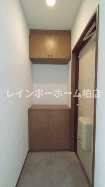 玄関　シューズボックスがあります