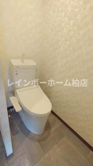 トイレ　温水洗浄便座です