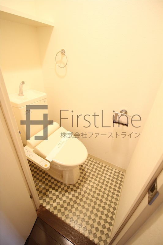 トイレ　本物件他号室の写真です。