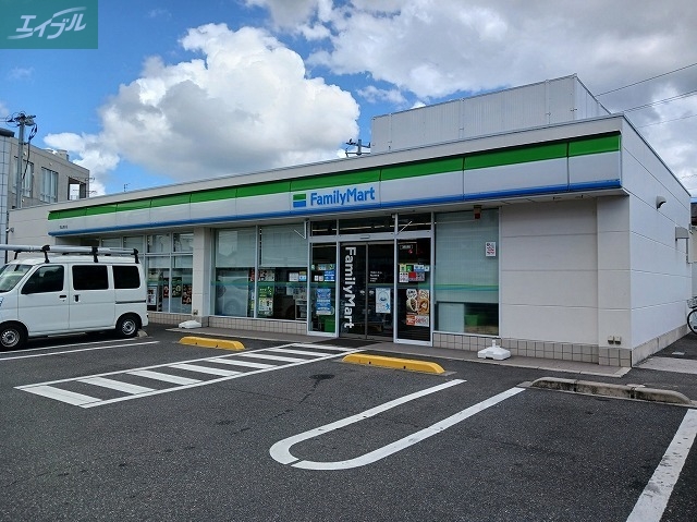 コンビニ　ファミリーマート（コンビニ）まで500m