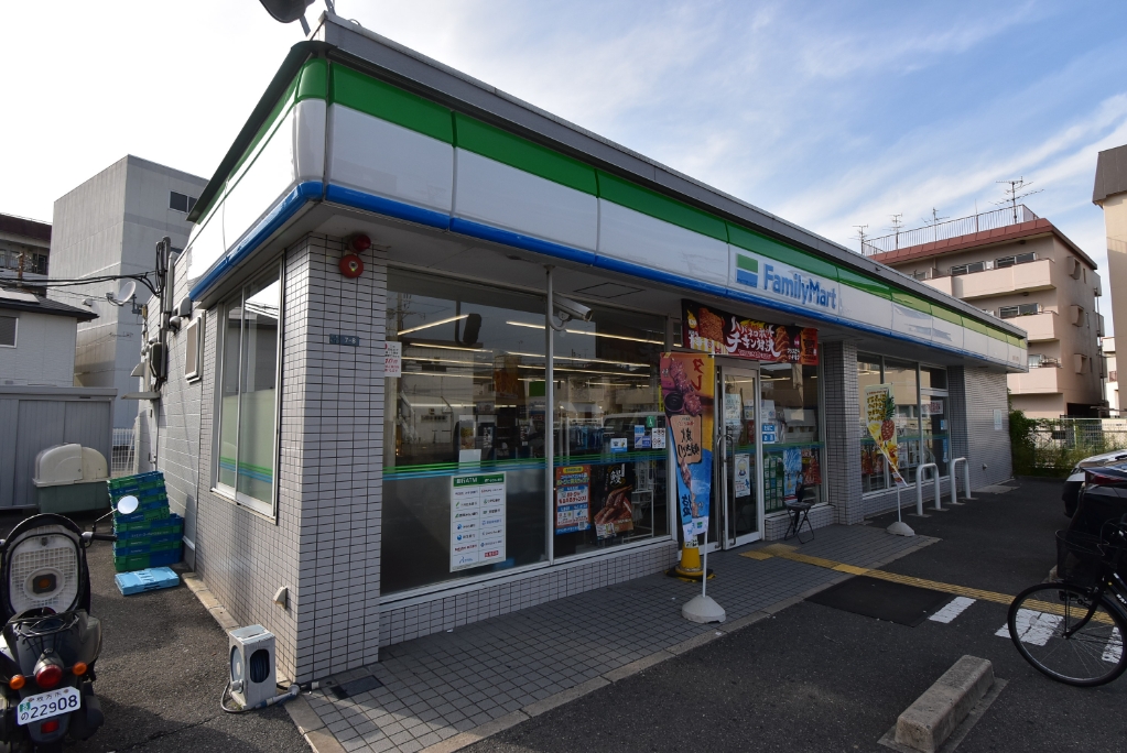 コンビニ　ファミリーマート 寝屋川点野店（コンビニ）まで525m