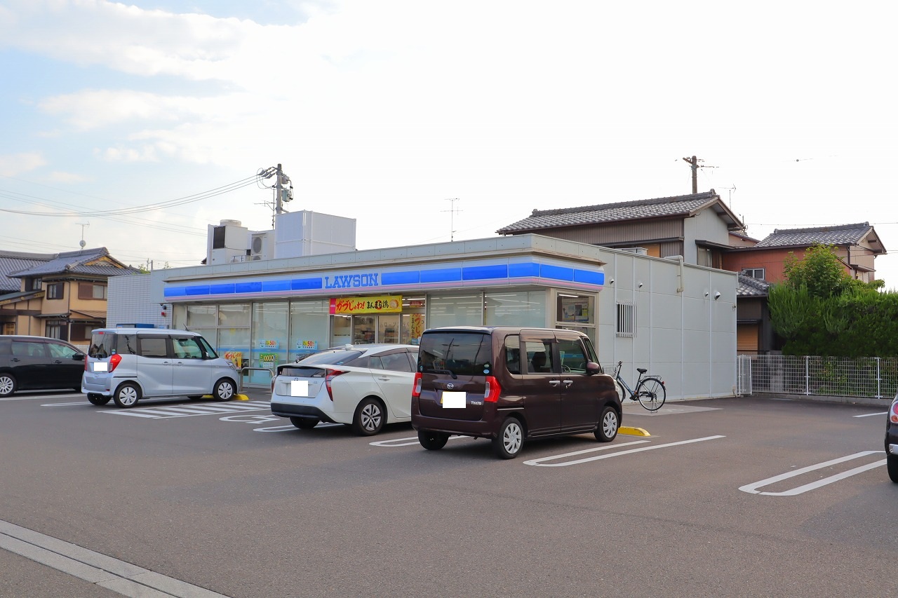 コンビニ　ローソン岐阜東鶉店（コンビニ）まで891m