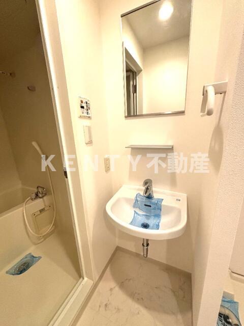 洗面設備　明るい洗面所です