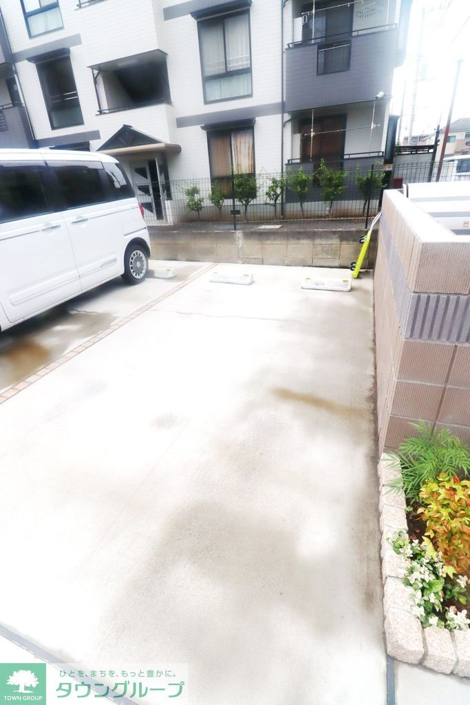 駐車場　庭