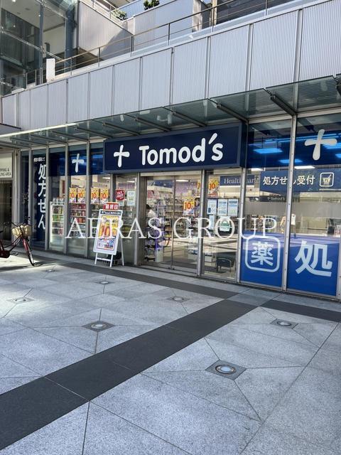ドラックストア　トモズ トルナーレ浜町店（ドラッグストア）まで584m