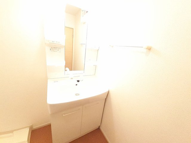 洗面設備　使いやすい洗面所です