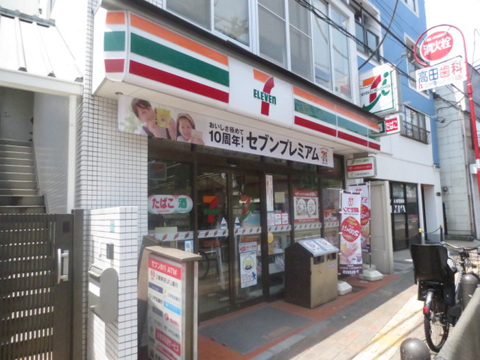 コンビニ　セブンイレブン（コンビニ）まで220m