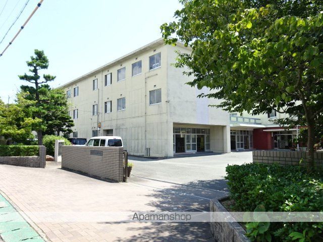中学校　西部中学校（中学校）まで618m