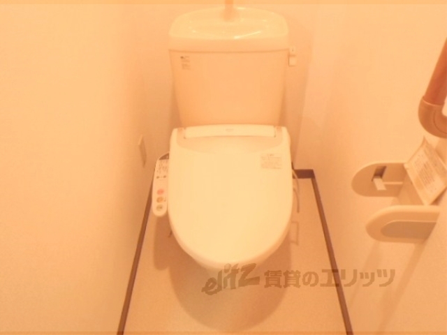 トイレ　ウォシュレット付いてます！