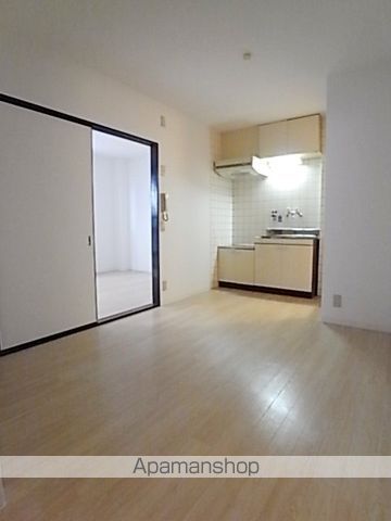 メイツ松屋町の居間写真