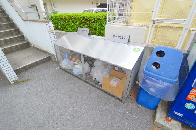 コンビニ　ローソンフタバ図書海田店（コンビニ）まで414m