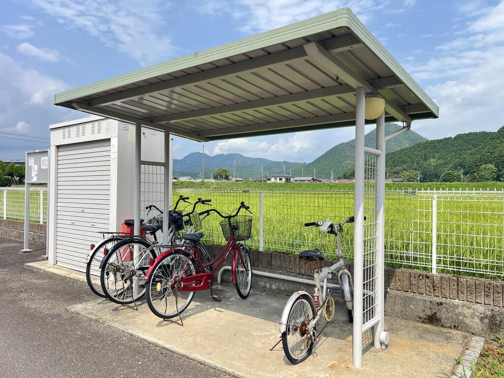 その他共有部分　屋根付き駐輪場は無料で使用OK！