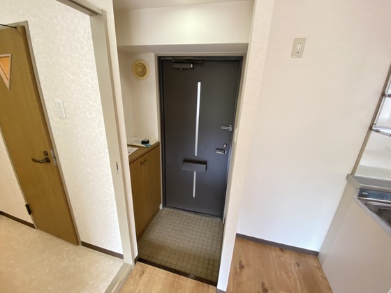 玄関　※別号室の写真です