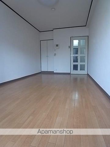 シャンクレール谷町の居間写真