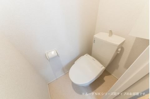 トイレ　冬でも嬉しい温水洗浄便座です。