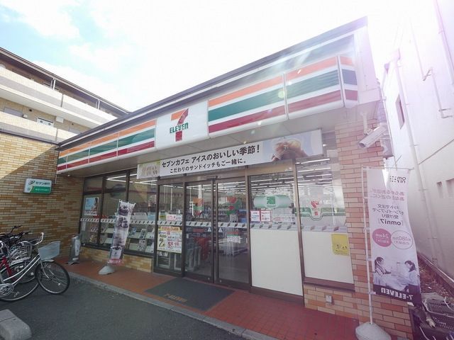 コンビニ　セブンイレブン狭山ヶ丘駅西口店（コンビニ）まで495m