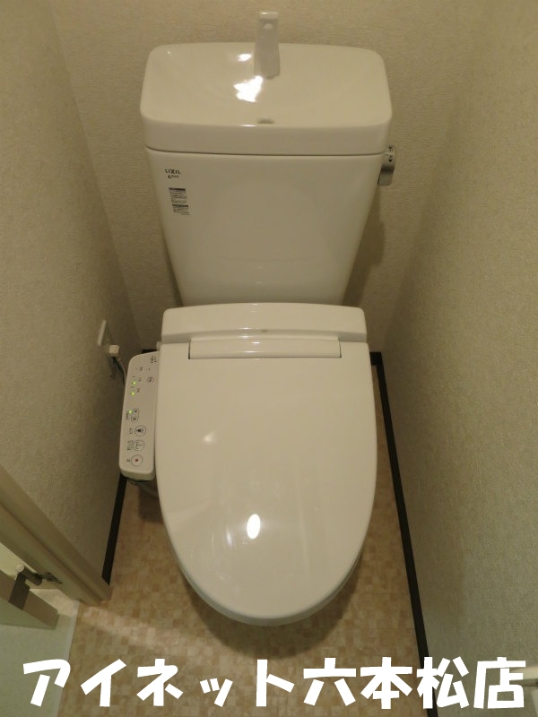 トイレ　清潔感のある空間です。