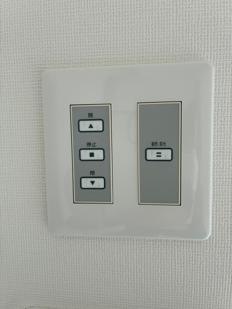 その他設備　電動スリットシャッター操作盤