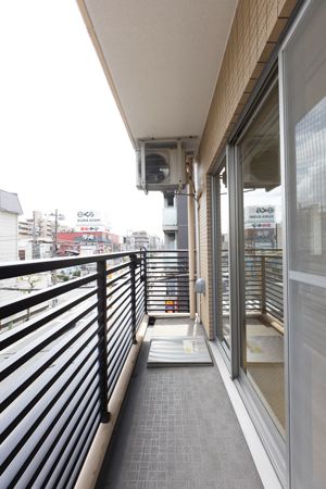 バルコニー　お洗濯にも便利なバルコニー付き