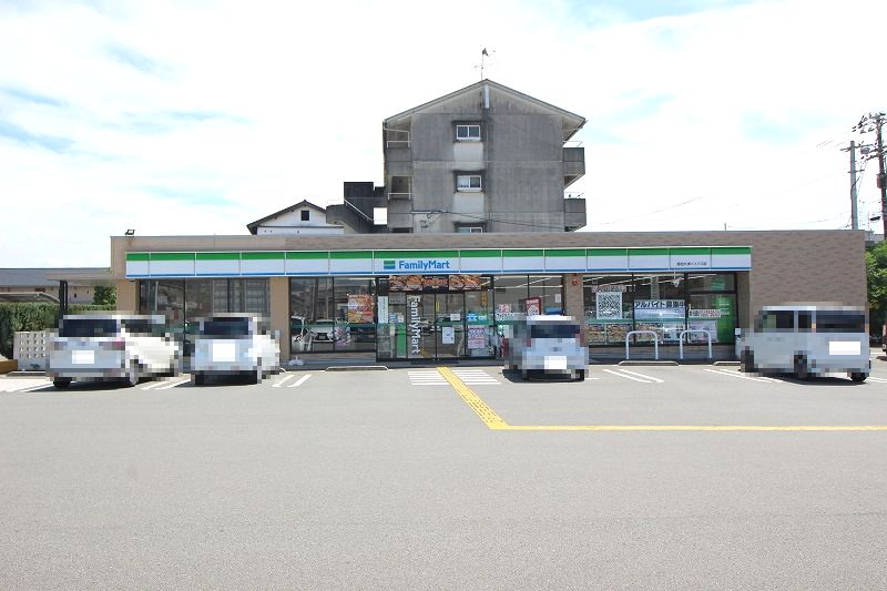 コンビニ　ファミリーマート 高知大津バイパス店（コンビニ）まで712m