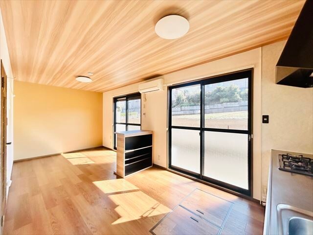 リバティー小林Aの居間写真
