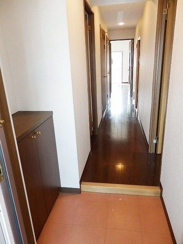 玄関　※同建物同タイプ間取り参考写真　現況優先
