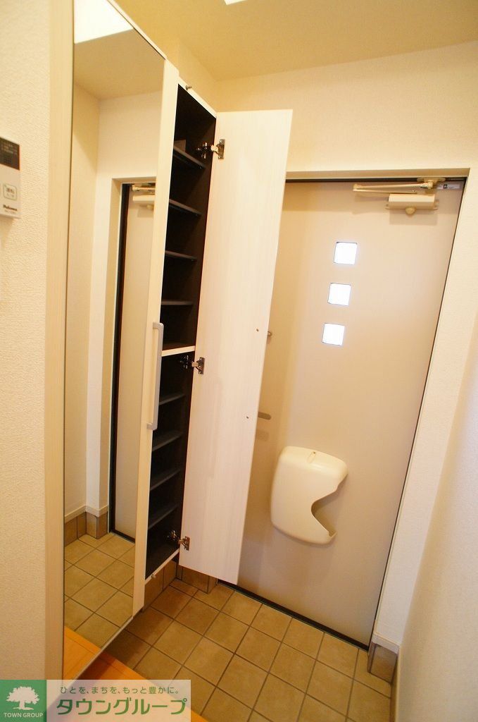 東武伊勢崎線 草加駅 徒歩8分 3階建 築15年の玄関写真