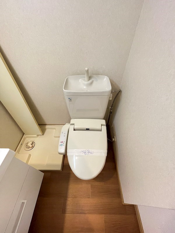地下鉄七隈線 薬院大通駅 バス乗車時間：5分 最寄りバス停で下車 徒歩2分 15階建 築27年のトイレ写真