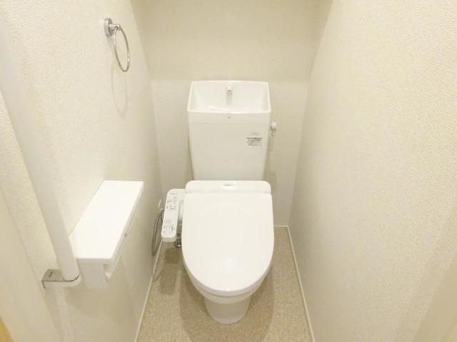 近鉄名古屋線 伊勢朝日駅 徒歩28分 2階建 築7年のトイレ写真