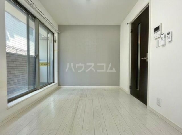 新子安レジデンスの居間写真
