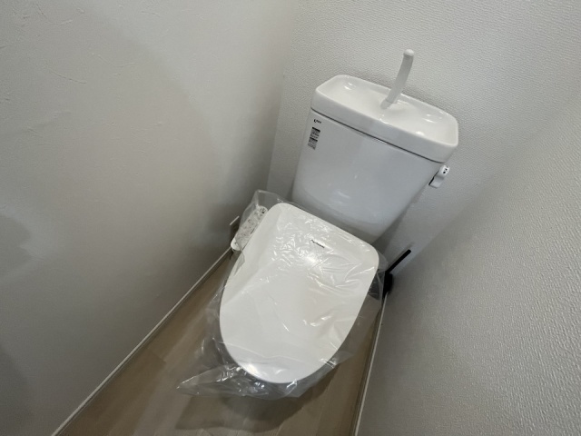 魚住町錦が丘1丁目戸建のトイレ写真