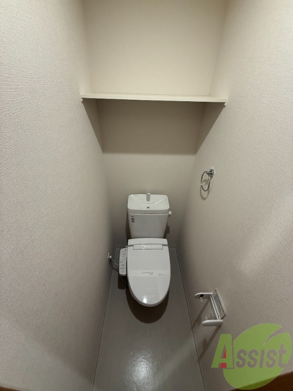 トイレ　トイレはウォシュレット機能付きです。安心して使用できますね。