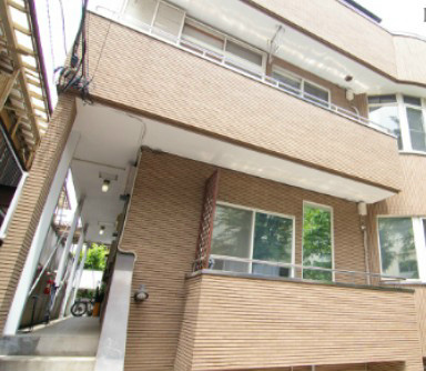 ＪＲ総武線 荻窪駅 徒歩15分 3階建 築40年の外観写真