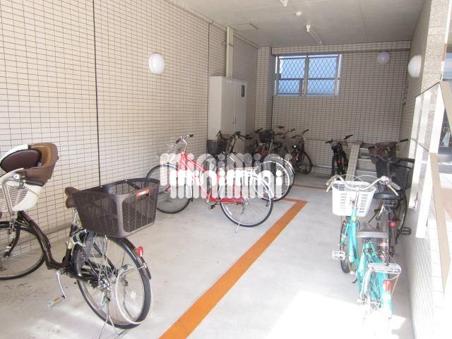 駐車場　自転車置き場