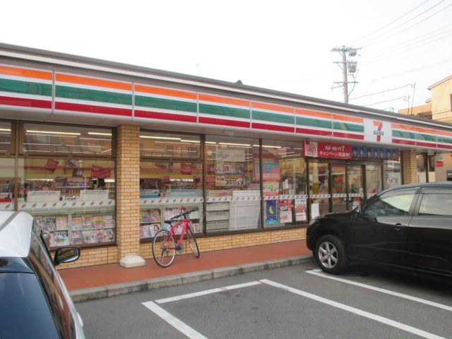 コンビニ　セブンイレブン（コンビニ）まで310m