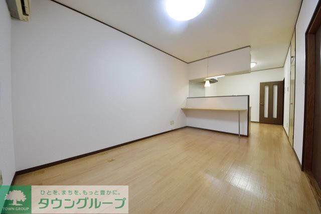 サンシャインハイツ草加の居間写真