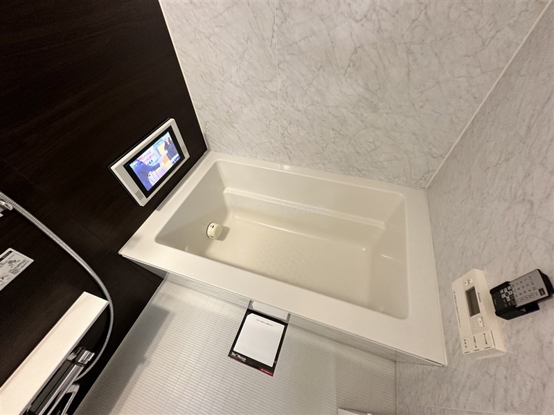 バス・シャワールーム　テレビ付