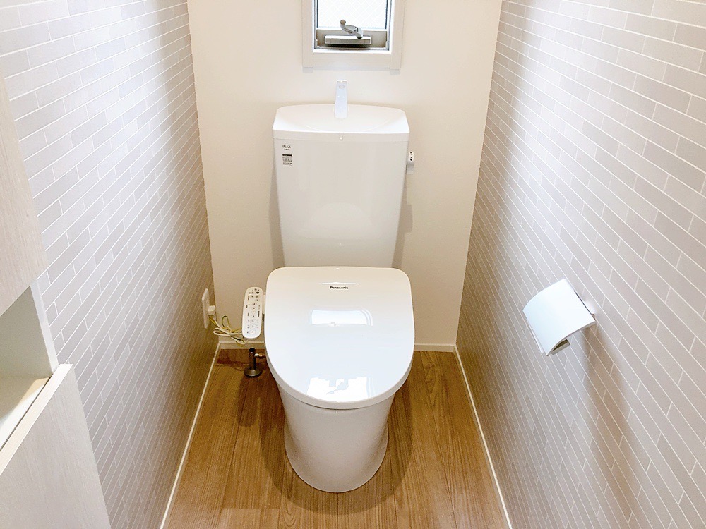 南海本線 泉大津駅 徒歩12分 2階建 築3年のトイレ写真
